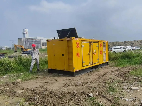 峰峰矿200KW柴油发电机机组每小时的油耗量受哪些因素影响？