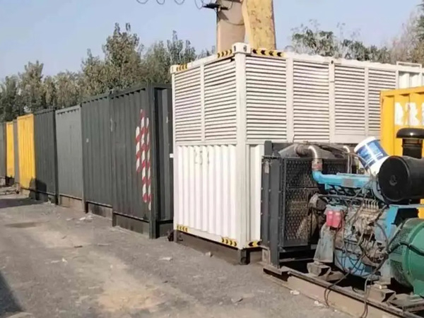 峰峰矿200KW柴油发电机机组每小时油耗是多少？
